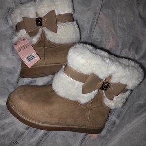 Juicy Couture Tan Boots with White Fur and Bow